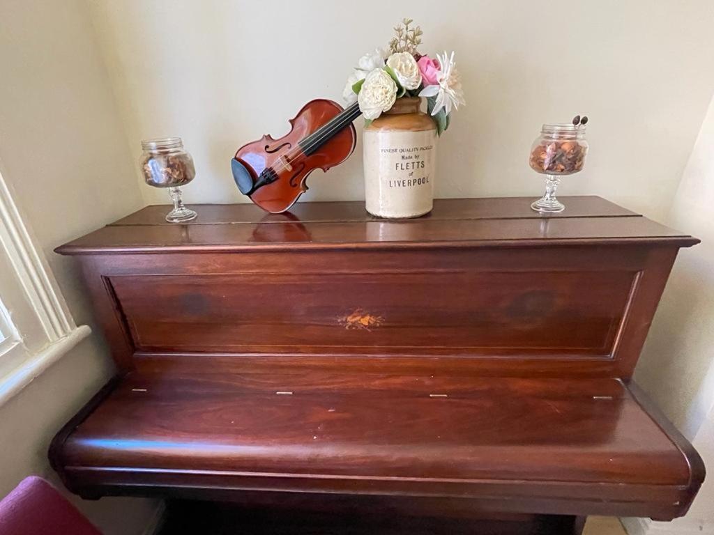Room In Family Home Near Penny Lane Ливърпул Екстериор снимка