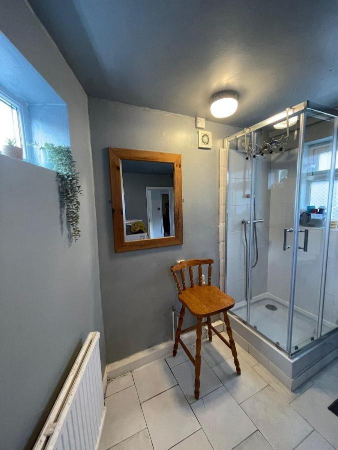 Room In Family Home Near Penny Lane Ливърпул Екстериор снимка