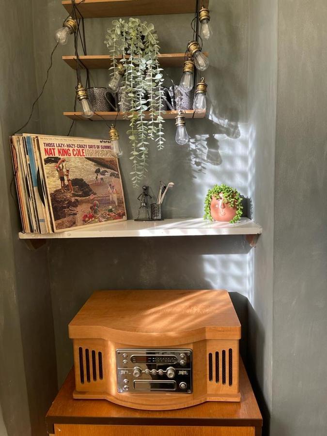 Room In Family Home Near Penny Lane Ливърпул Екстериор снимка