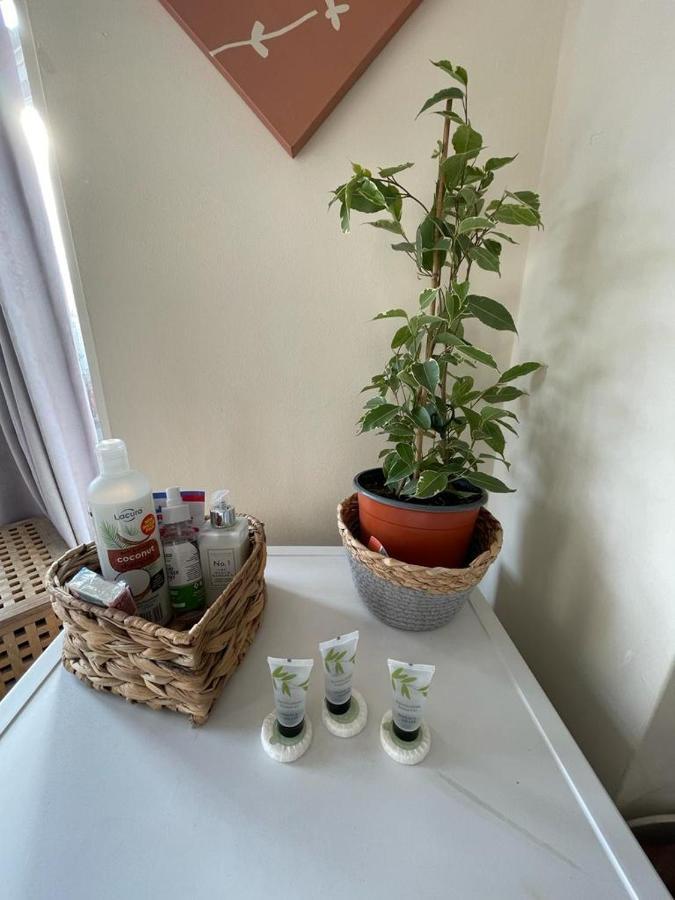 Room In Family Home Near Penny Lane Ливърпул Екстериор снимка