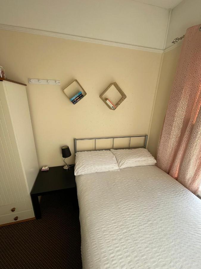 Room In Family Home Near Penny Lane Ливърпул Екстериор снимка